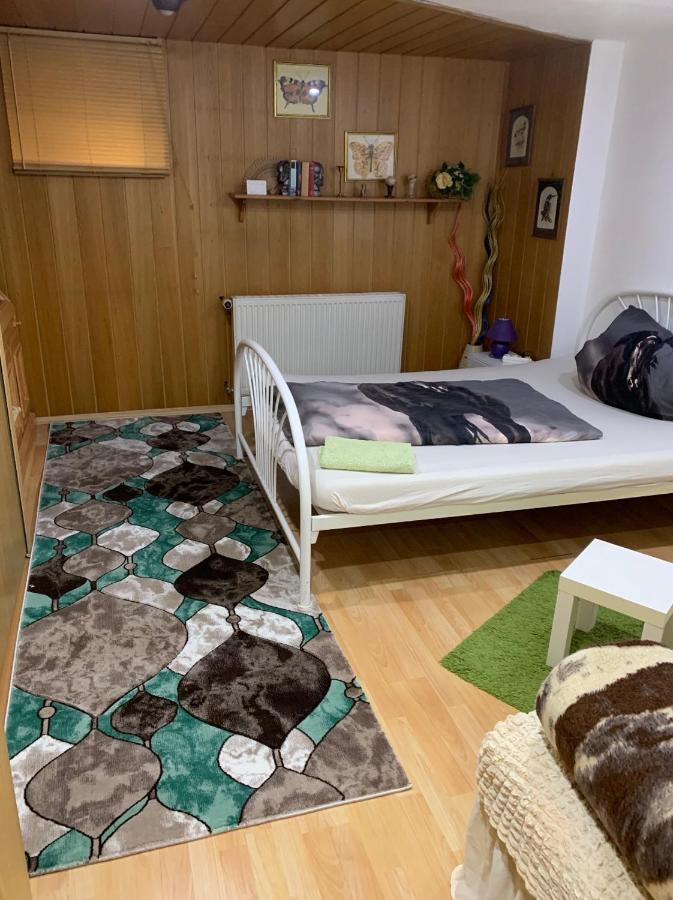 Schoenes Doppelbettzimmer Im Untergeschoss Inkl Parkplatz Nach Verfuegbarkeit Essen Extérieur photo