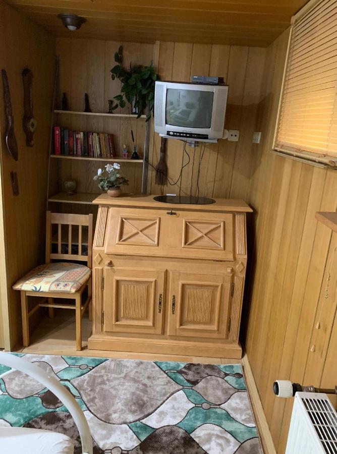 Schoenes Doppelbettzimmer Im Untergeschoss Inkl Parkplatz Nach Verfuegbarkeit Essen Extérieur photo